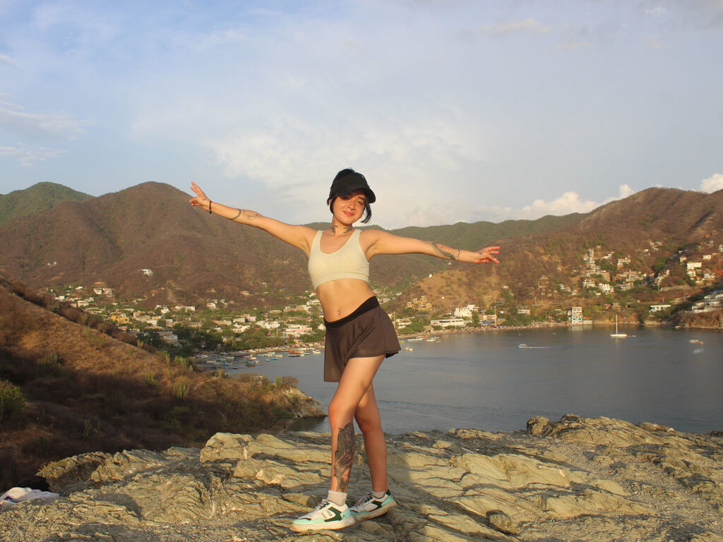 ArianaWhitaker></p>

       
    </div>
    </div>
</div>
<div class=